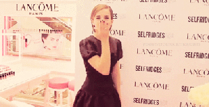 Emma-Watson-blow-kiss